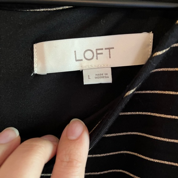 LOFT Long Sleeve Faux Tie Waist Black Dress with Gold Thin Stripes Women’s Large - Picture 4 of 6